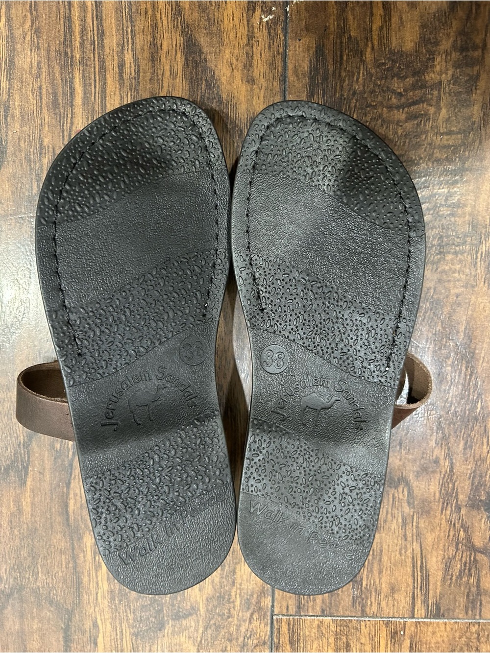 Women’s Brown Leather Toe-Loop Sandals - Picture 4 of 5